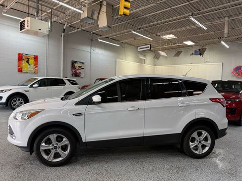Used 2016 Ford Escape SE image 2