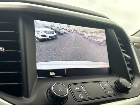 Used 2023 GMC Acadia SLE w/ Driver Convenience Package image 8