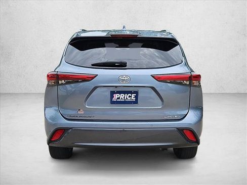 Used 2022 Toyota Highlander Limited FWD image 7