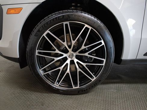 New 2026 Porsche Macan image 15