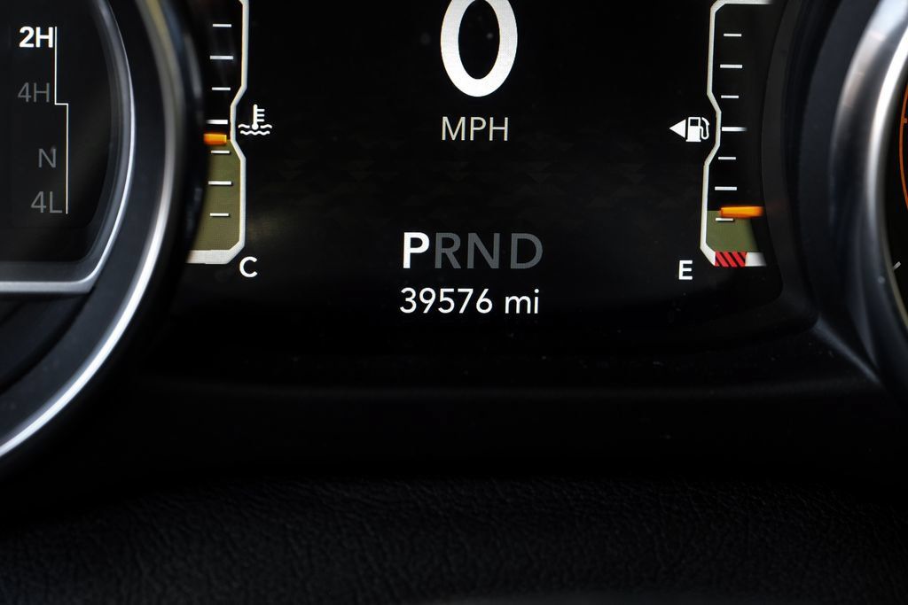 Used 2020 Jeep Wrangler Unlimited Sahara AWD/4WD image 3