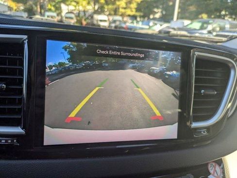 Certified 2022 Chrysler Pacifica Touring-L FWD image 23