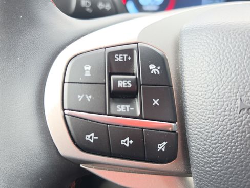 Used 2025 Ford Explorer Active w/ Active Comfort Package RWD image 13