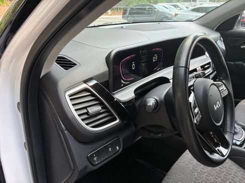 Used 2025 Kia Seltos S FWD image 36