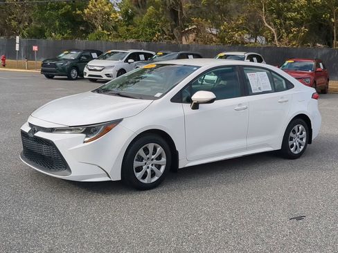 Used 2020 Toyota Corolla LE image 10