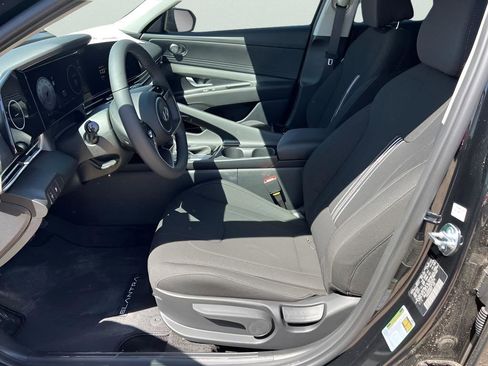 Used 2025 Hyundai Elantra Sport image 18