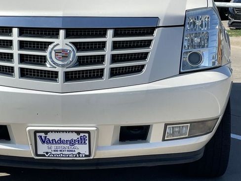 Used 2013 Cadillac Escalade AWD image 7
