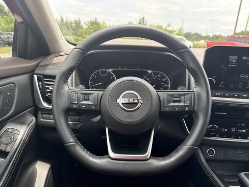 Used 2023 Nissan Rogue SL w/ SL Premium Package FWD image 15