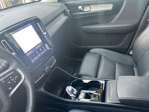 Certified 2025 Volvo XC40 B5 Plus image 18