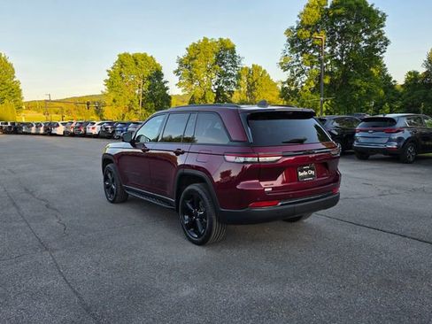 Used 2023 Jeep Grand Cherokee Limited w/ Luxury Tech Group II AWD/4WD image 6
