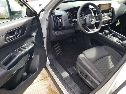 New 2025 Nissan Pathfinder SV w/ Cargo Package image 6