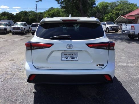 Used 2020 Toyota Highlander XLE FWD image 5