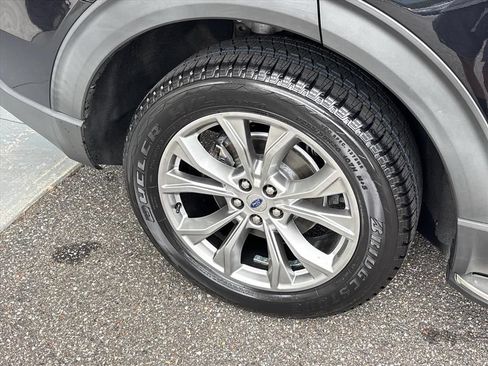 Used 2021 Ford Explorer XLT w/ Equipment Group 202A AWD/4WD image 28