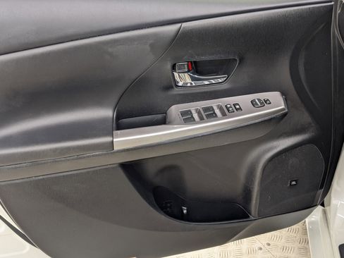 Used 2015 Toyota Prius V Five w/ Advanced Technology Package image 21