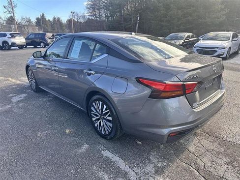 Used 2024 Nissan Altima 2.5 SV FWD image 7