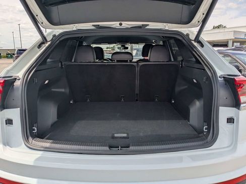 Used 2025 Volkswagen Atlas Cross Sport SE FWD image 12