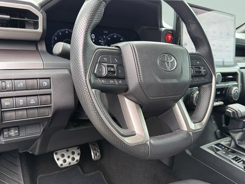 Used 2025 Toyota Tacoma TRD Sport AWD/4WD image 35