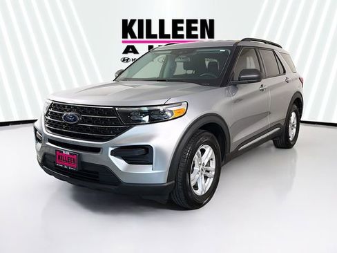 Used 2023 Ford Explorer XLT image 3