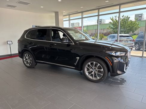 New 2026 BMW X5 xDrive40i w/ Climate Comfort Package AWD/4WD image 1