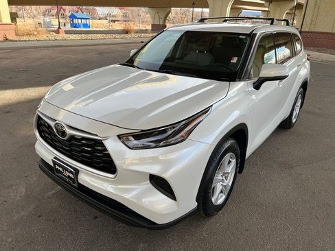 Used 2022 Toyota Highlander L image 1