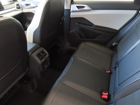 New 2026 Volkswagen Taos SE FWD image 23