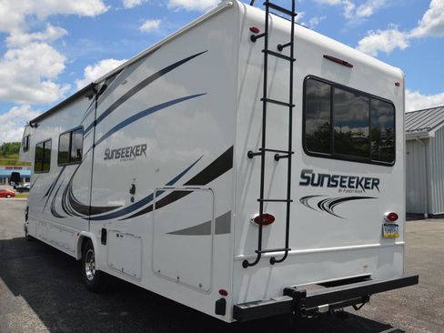 Used 2019 Ford E-450 and Econoline 450 Super Duty w/ Motorhome Prep Package RWD image 6