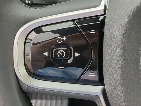 Certified 2025 Volvo XC60 B5 Ultra AWD/4WD image 22