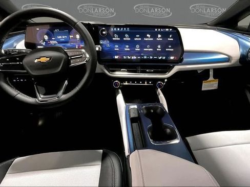 New 2026 Chevrolet Equinox EV LT w/ Convenience Package II AWD/4WD image 8