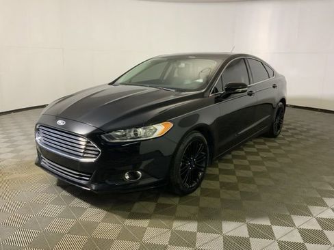 Used 2016 Ford Fusion SE w/ Equipment Group 202A FWD image 3