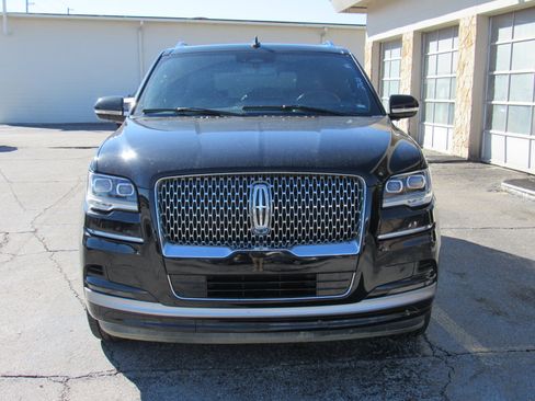 Used 2023 Lincoln Navigator Reserve image 9