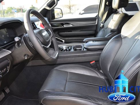 Used 2024 Jeep Wagoneer L Series II image 10