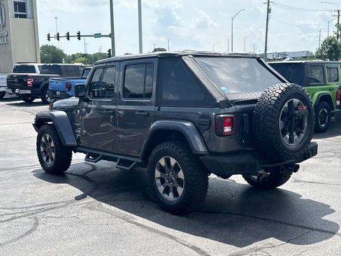 Used 2018 Jeep Wrangler Unlimited Sahara w/ Dual Top Group AWD/4WD image 9