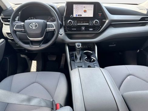 Used 2024 Toyota Highlander LE image 15