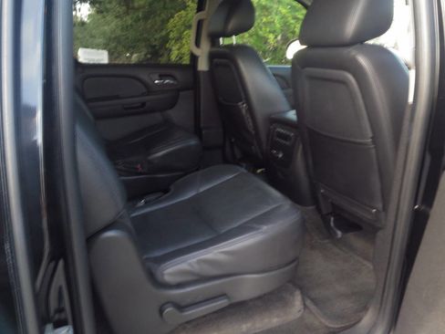 Used 2010 Chevrolet Suburban LTZ image 13