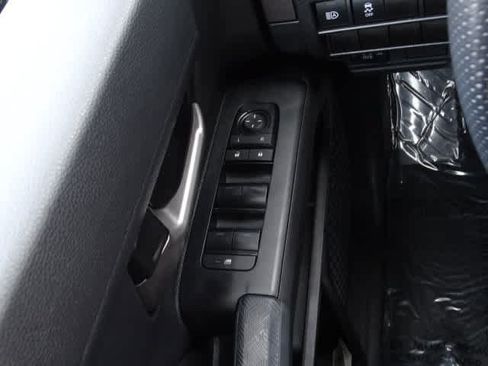 Used 2025 Toyota Tacoma TRD Sport AWD/4WD image 38