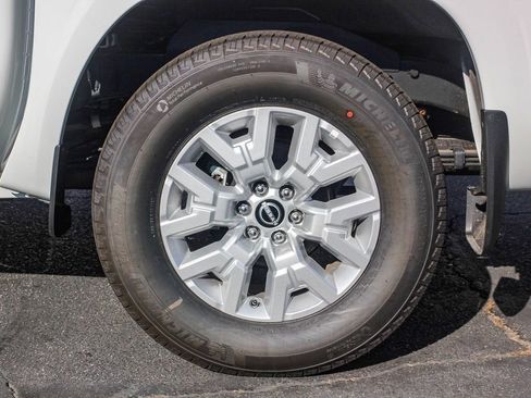 Used 2024 Nissan Frontier SV w/ SV Convenience Package image 10