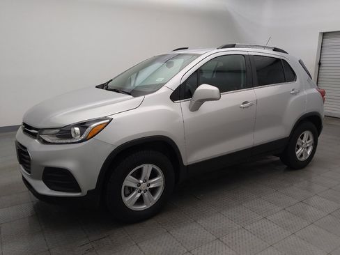 Used 2019 Chevrolet Trax LT w/ LT Convenience Package image 2