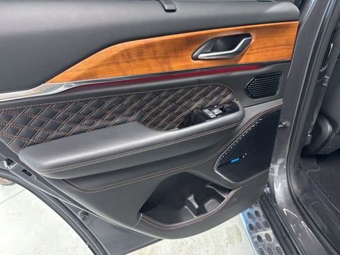 Used 2024 Jeep Grand Cherokee Summit image 23