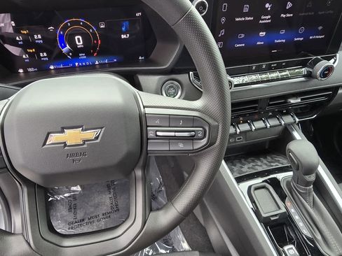 Used 2024 Chevrolet Colorado W/T w/ Technology Package image 36