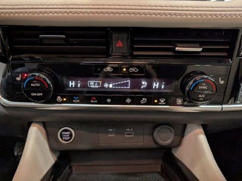 Used 2023 Nissan Rogue SL w/ SL Premium Package image 23