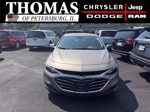 Used 2025 Chevrolet Malibu LT FWD image 2