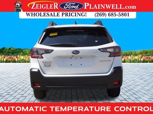 Used 2023 Subaru Outback Premium image 4