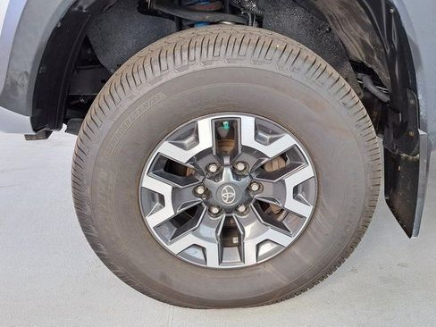 Used 2021 Toyota Tacoma TRD Off-Road AWD/4WD image 31