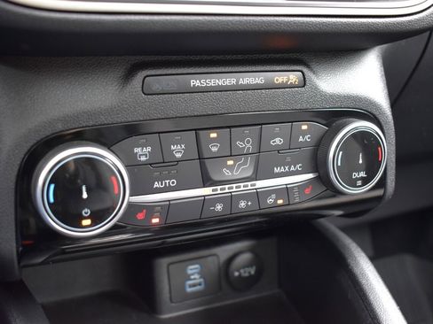 Used 2022 Ford Escape SE w/ SE Sport Appearance Package image 26