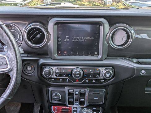 Used 2022 Jeep Wrangler Unlimited Rubicon w/ Trailer Tow Package AWD/4WD image 19