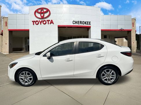 Used 2018 Toyota Yaris iA image 2