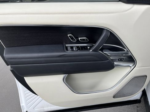 Used 2024 Land Rover Range Rover Long Wheelbase Autobiography image 12