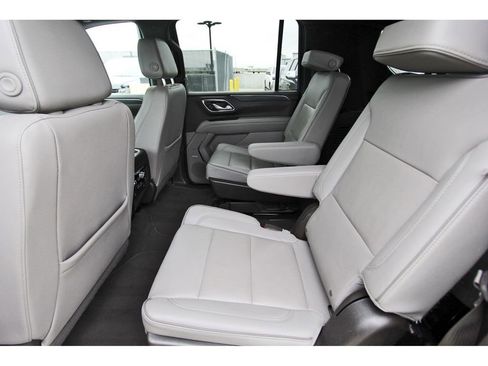 Used 2023 GMC Yukon XL SLT image 7