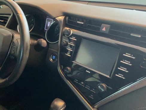 Used 2020 Toyota Camry SE w/ Convenience Package FWD image 32