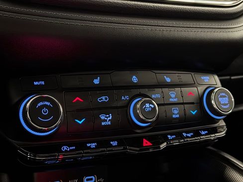 Used 2022 Dodge Durango GT image 21